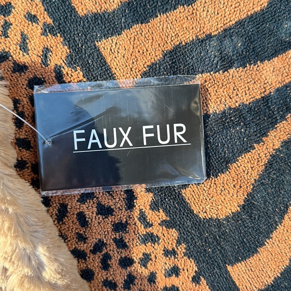 Faux fur vest - Picture 2 of 4